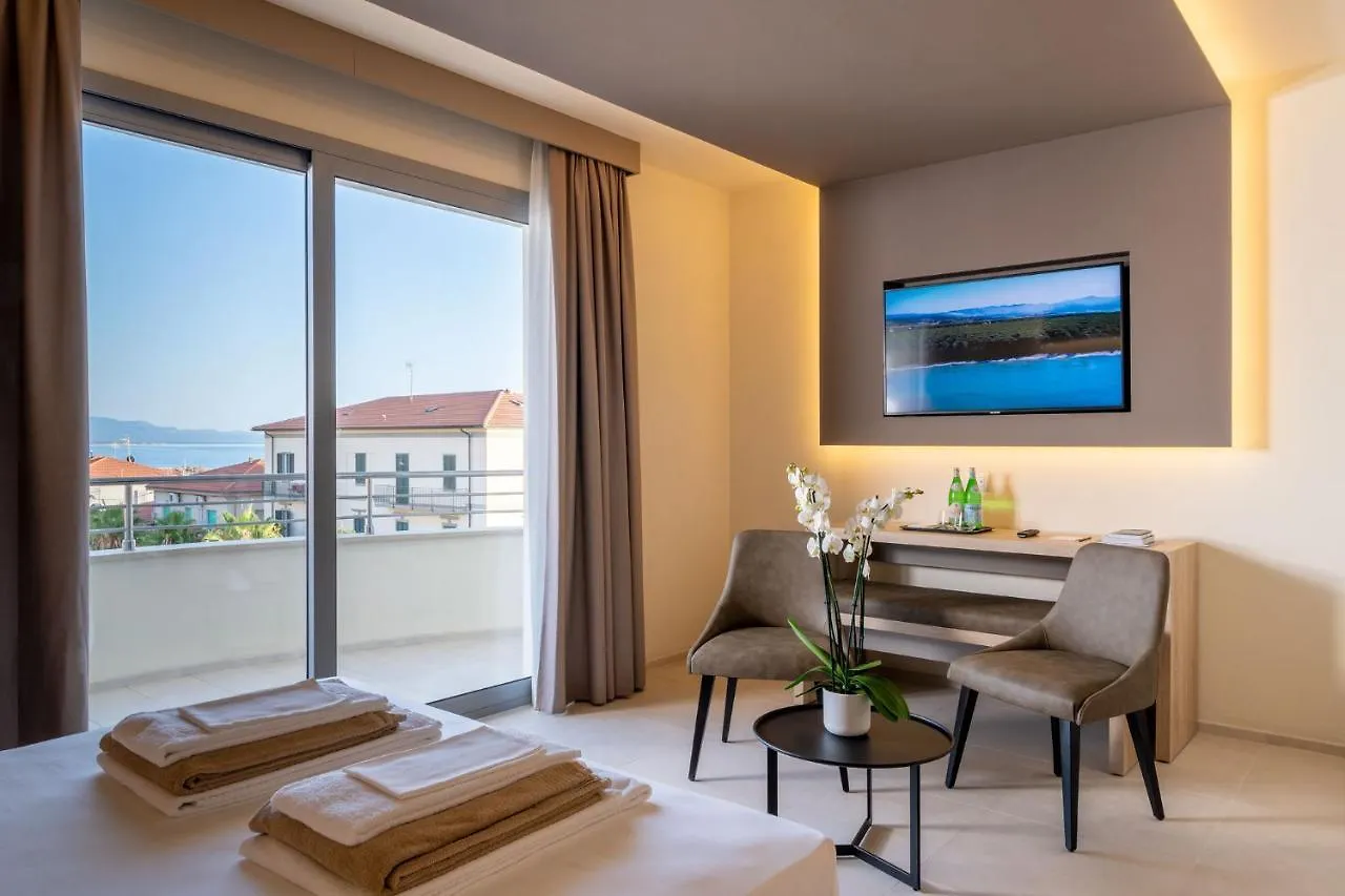Palace Lido Hotel & Suites Marina di Cecina 4*,